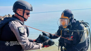 Снаряд в Київському водосховищі. Фото: ДСНС України