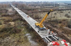Відновлення мосту через річку Тетерів. Фото: Руслан Ничік