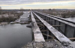 Відновлення мосту через річку Тетерів. Фото: Facebook відомства
