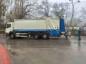 Вивіз сміття у Вишгороді. Фото: КП "управляюча компанія" ВМР