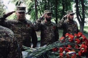 Церемонія покладання квітів до Дня перемоги над нацизмом. Фото: Вишгородська міська рада