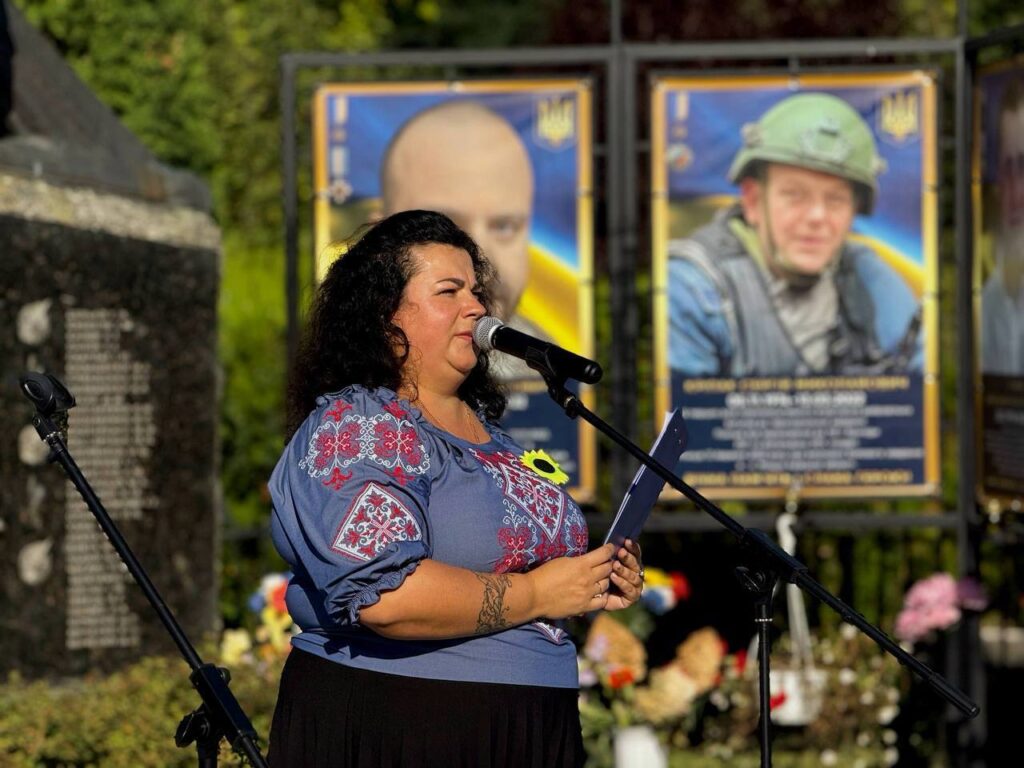 Захід з вшанування пам'яті загиблих захисників України в Петрівській ОТГ. Фото: міська рада