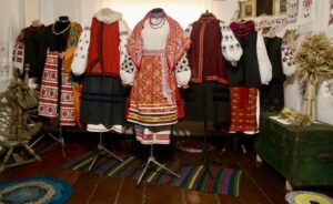 Виставка традиційного українського одягу. Фото: Вишгородський заповідник