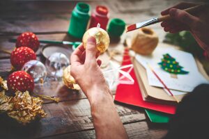 Різдвяні прикраси. Фото: iStock