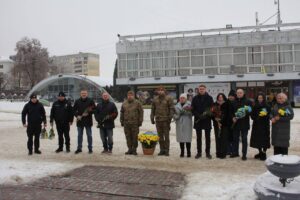 Покладання квітів до Дня Соборності України. Фото: Вишгородська міська рада