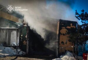 Пожежа на СТО. Фото: ДСНС Київщини