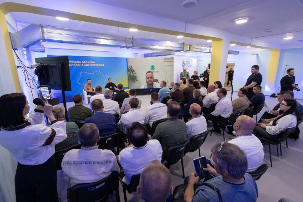 Зустріч Зеленського з очільниками громад Київщини та Чернігівщини в Славутичі. Фото: Микола Калашник