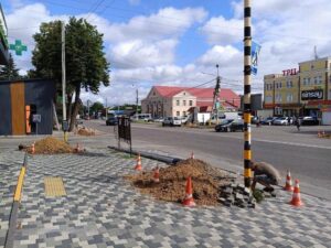 Монтаж світлофорів у Нових Петрівцях
