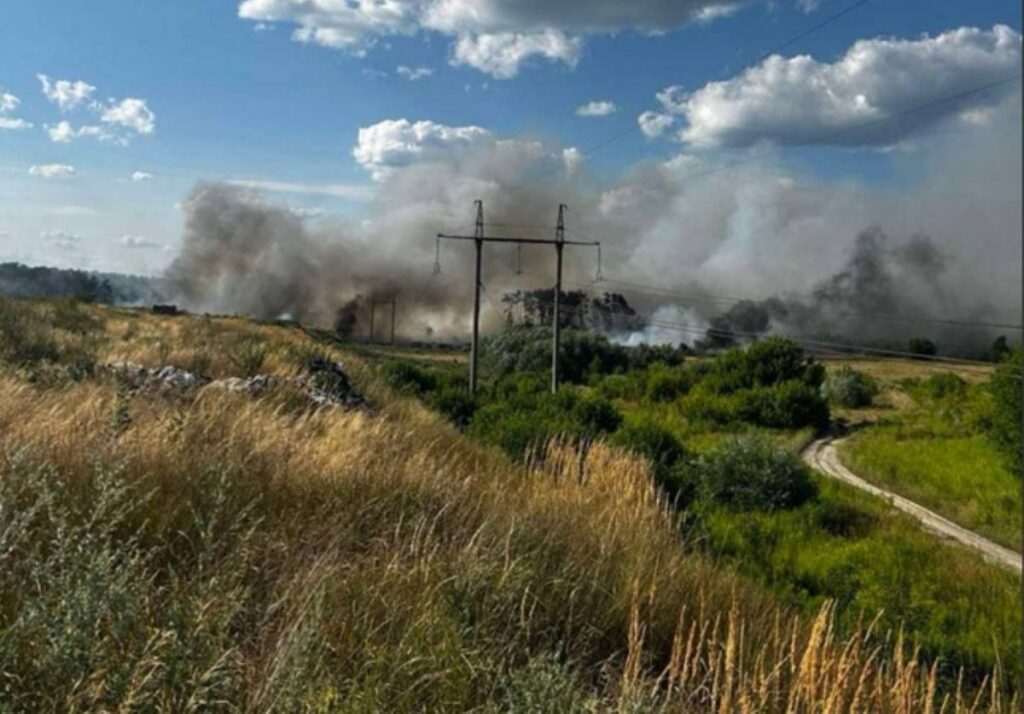 Роботи з ліквідації пожежі поблизу Старопетрівського сміттєзвалища