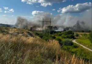 Роботи з ліквідації пожежі поблизу Старопетрівського сміттєзвалища