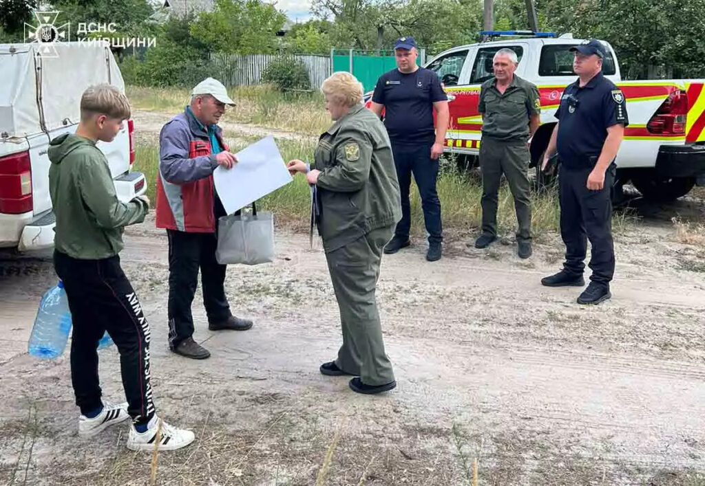 Профілактичні бесіди щодо правила поведінки з вогнем.