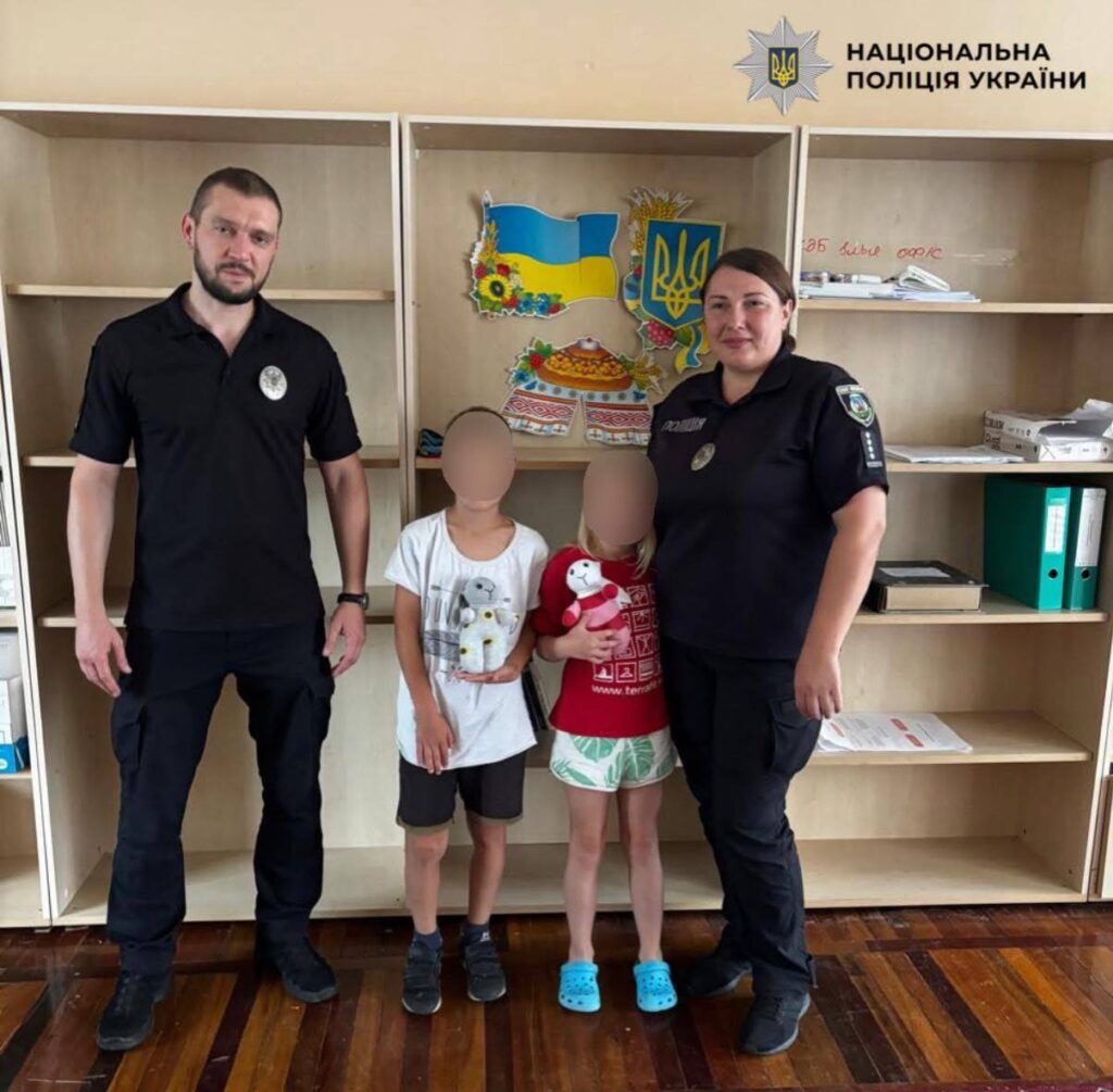 У Вишгороді поліцейські передали дітям «Бабусині зайці»