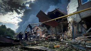 Ліквідація наслідків ворожого удару по цивільній інфраструктурі